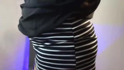 Snapshot of vallery16 chatting on 11.20.25 Vallery16 online show from 11.20.25