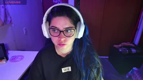 Snapshot of vallolet1_ chatting on 01.08.25 Im Violet online show from 01.08.25