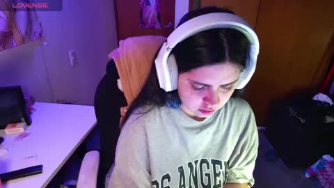 Snapshot of vallolet1_ chatting on 01.12.25 Im Violet online show from 01.12.25