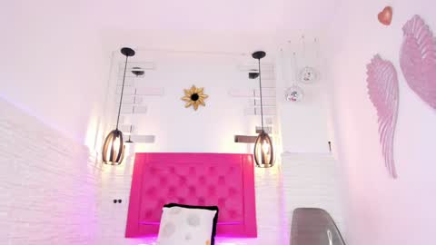 Vallolet Peach  online show from 02.02.25