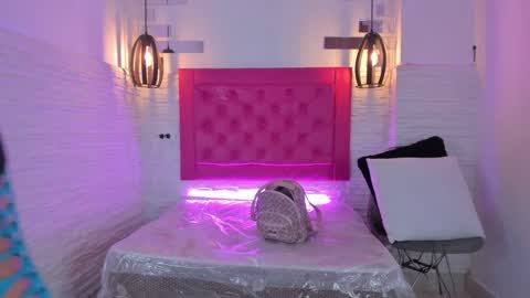 Vallolet Peach  online show from 02.07.25