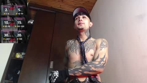 Snapshot of vampiredavyd chatting on 01.05.25 david guzman i model independenthelp me with a thumbs up online show from 01.05.25