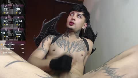 Snapshot of vampiredavyd chatting on 01.07.25 david guzman i model independenthelp me with a thumbs up online show from 01.07.25