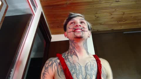 Snapshot of vampiredavyd chatting on 01.23.25 david guzman i model independenthelp me with a thumbs up online show from 01.23.25