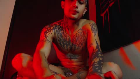 Snapshot of vampiredavyd chatting on 01.25.25 david guzman i model independenthelp me with a thumbs up online show from 01.25.25