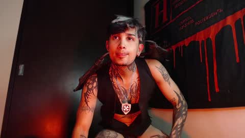 Snapshot of vampiredavyd chatting on 01.28.25 david guzman i model independenthelp me with a thumbs up online show from 01.28.25