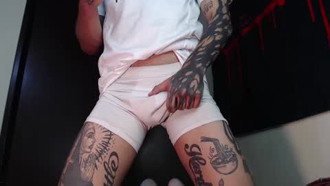 Snapshot of vampiredavyd chatting on 02.02.25 david guzman i model independenthelp me with a thumbs up online show from 02.02.25