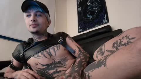 Snapshot of vampiredavyd chatting on 02.17.25 david guzman i model independenthelp me with a thumbs up online show from 02.17.25