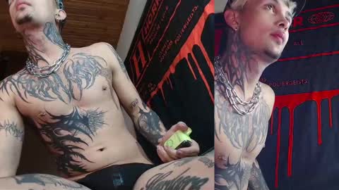 Snapshot of vampiredavyd chatting on 02.19.25 david guzman i model independenthelp me with a thumbs up online show from 02.19.25