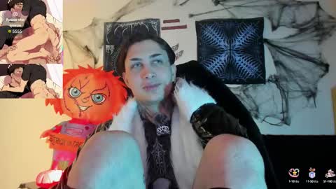 Snapshot of vampiredavyd chatting on 10.12.25 david guzman i model independenthelp me with a thumbs up online show from 10.12.25