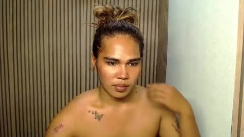 Snapshot of vampy_ebony_laxine chatting on 01.05.25 vampy_ebony_laxine online show from 01.05.25