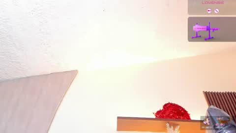 Snapshot of vane_lips chatting on 06.25.26 V A N E online show from 06.25.26