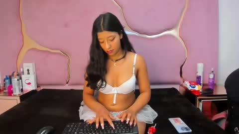 Snapshot of vanelin18 chatting on 02.18.25 Vane online show from 02.18.25