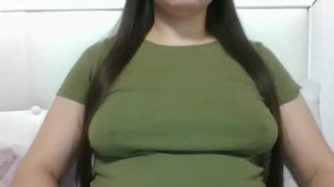 Snapshot of vanesajewel chatting on 11.12.25 VanesaJewel online show from 11.12.25