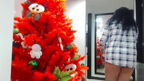 Snapshot of vanesam chatting on 01.22.25 vanessa and samantha online show from 01.22.25