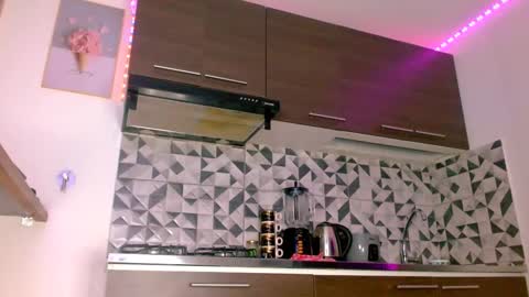 VANESSA BRETT online show from 02.20.25