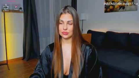 Snapshot of vanessa_moonn chatting on 11.18.25 vanessa_moonn online show from 11.18.25