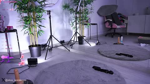 Vanessa Simon online show from 01.21.25