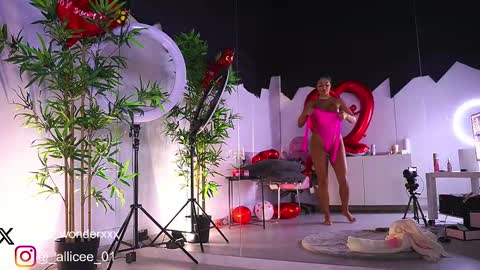 Vanessa Simon online show from 02.16.25