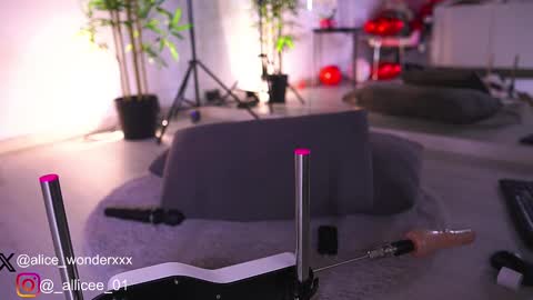 Vanessa Simon online show from 02.16.25