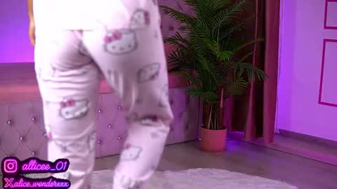 Vanessa Simon online show from 09.14.25