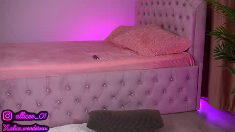 Vanessa Simon online show from 09.18.25