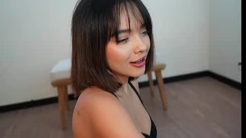 Snapshot of vanesse_ chatting on 03.08.25 Irina online show from 03.08.25