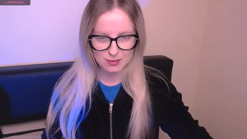 Mia online show from 10.23.25