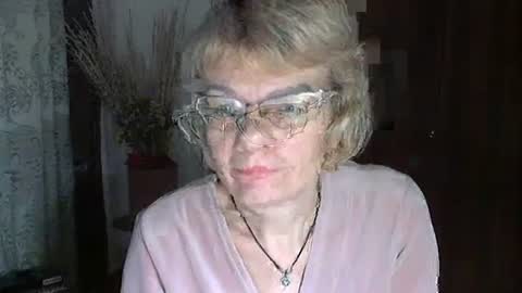 Snapshot of vanillaxcreamy chatting on 01.12.25 Vanillaxcreamy online show from 01.12.25