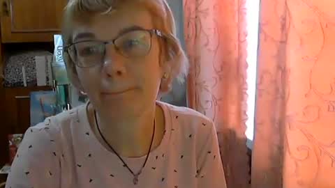 Snapshot of vanillaxcreamy chatting on 03.04.25 Vanillaxcreamy online show from 03.04.25