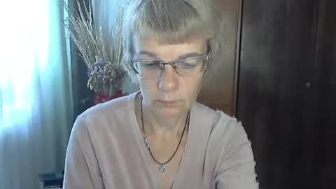 Snapshot of vanillaxcreamy chatting on 10.15.25 Vanillaxcreamy online show from 10.15.25