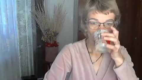 Snapshot of vanillaxcreamy chatting on 10.27.25 Vanillaxcreamy online show from 10.27.25