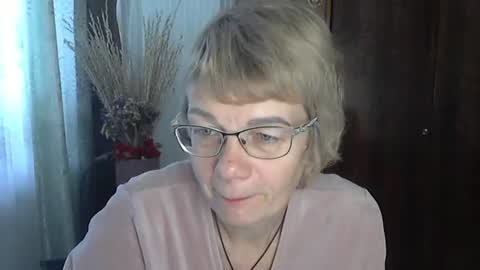 Snapshot of vanillaxcreamy chatting on 11.05.25 Vanillaxcreamy online show from 11.05.25