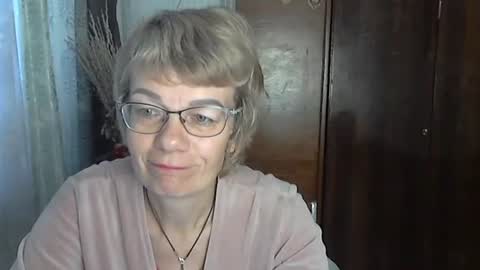 Snapshot of vanillaxcreamy chatting on 11.11.25 Vanillaxcreamy online show from 11.11.25