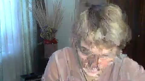 Snapshot of vanillaxcreamy chatting on 11.17.25 Vanillaxcreamy online show from 11.17.25