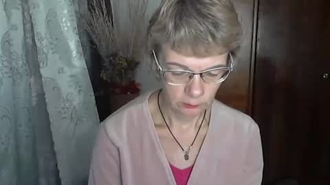 Snapshot of vanillaxcreamy chatting on 11.24.25 Vanillaxcreamy online show from 11.24.25