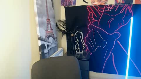 Snapshot of vanrey_ chatting on 10.11.25 Vanessa online show from 10.11.25