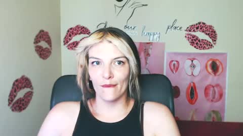 Snapshot of vanrey_ chatting on 06.26.26 Vanessa online show from 06.26.26