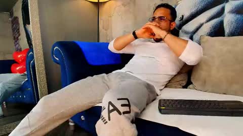 Snapshot of vans_ross chatting on 02.14.26 Vans Ross online show from 02.14.26