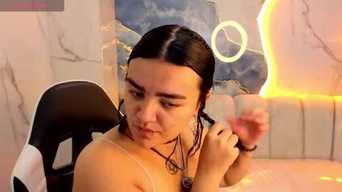 Snapshot of vany_lu_tx chatting on 11.11.25 Live 800am 200pm COLOMBIAN HOUR online show from 11.11.25