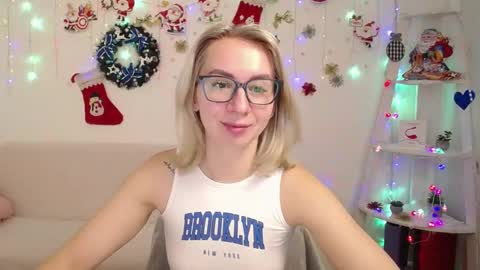 Snapshot of vasilisasii chatting on 12.16.24 Vasilisa online show from 12.16.24