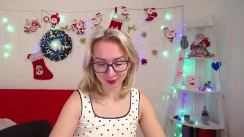 Snapshot of vasilisasii chatting on 12.19.24 Vasilisa online show from 12.19.24