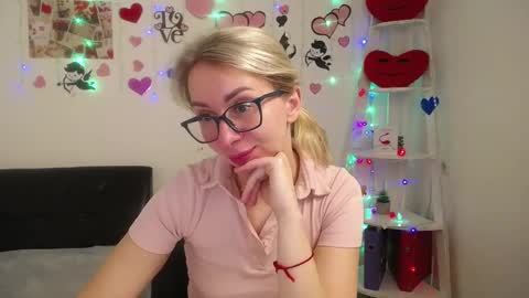 Snapshot of vasilisasii chatting on 02.19.25 Vasilisa online show from 02.19.25