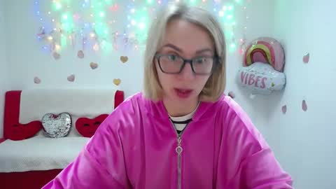 Snapshot of vasilisasii chatting on 09.22.25 Vasilisa online show from 09.22.25