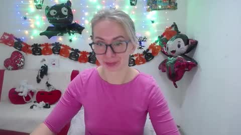 Snapshot of vasilisasii chatting on 10.29.25 Vasilisa online show from 10.29.25