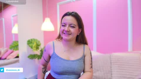 Vee Simons online show from 01.09.25