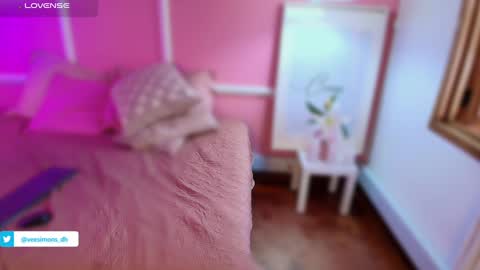 Vee Simons online show from 01.17.25