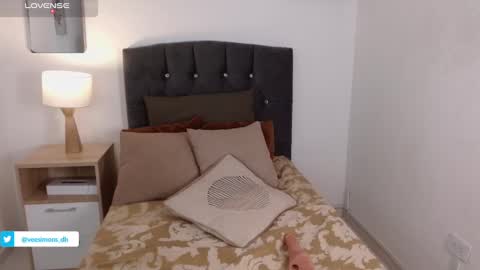 Vee Simons online show from 02.07.25