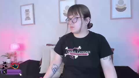 Vee Simons online show from 09.11.25