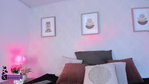 Vee Simons online show from 09.13.25